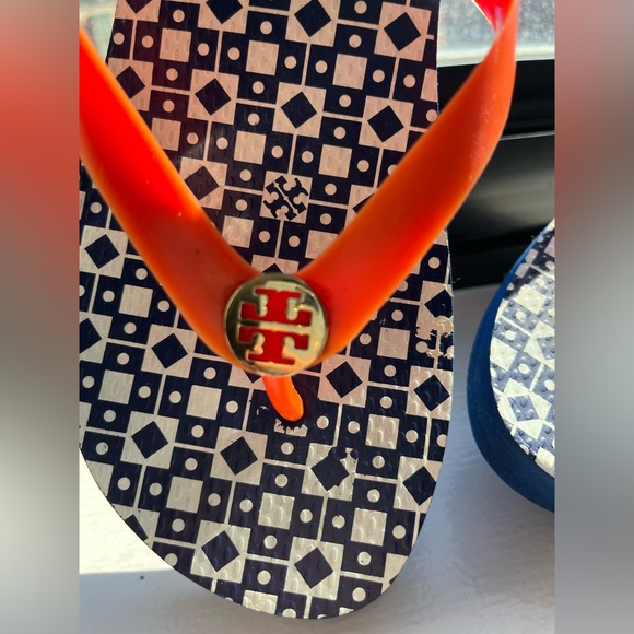 Tory Burch Platform Flip Flops. Size 9. Printed blue with orange strap. - Picture 3 of 5